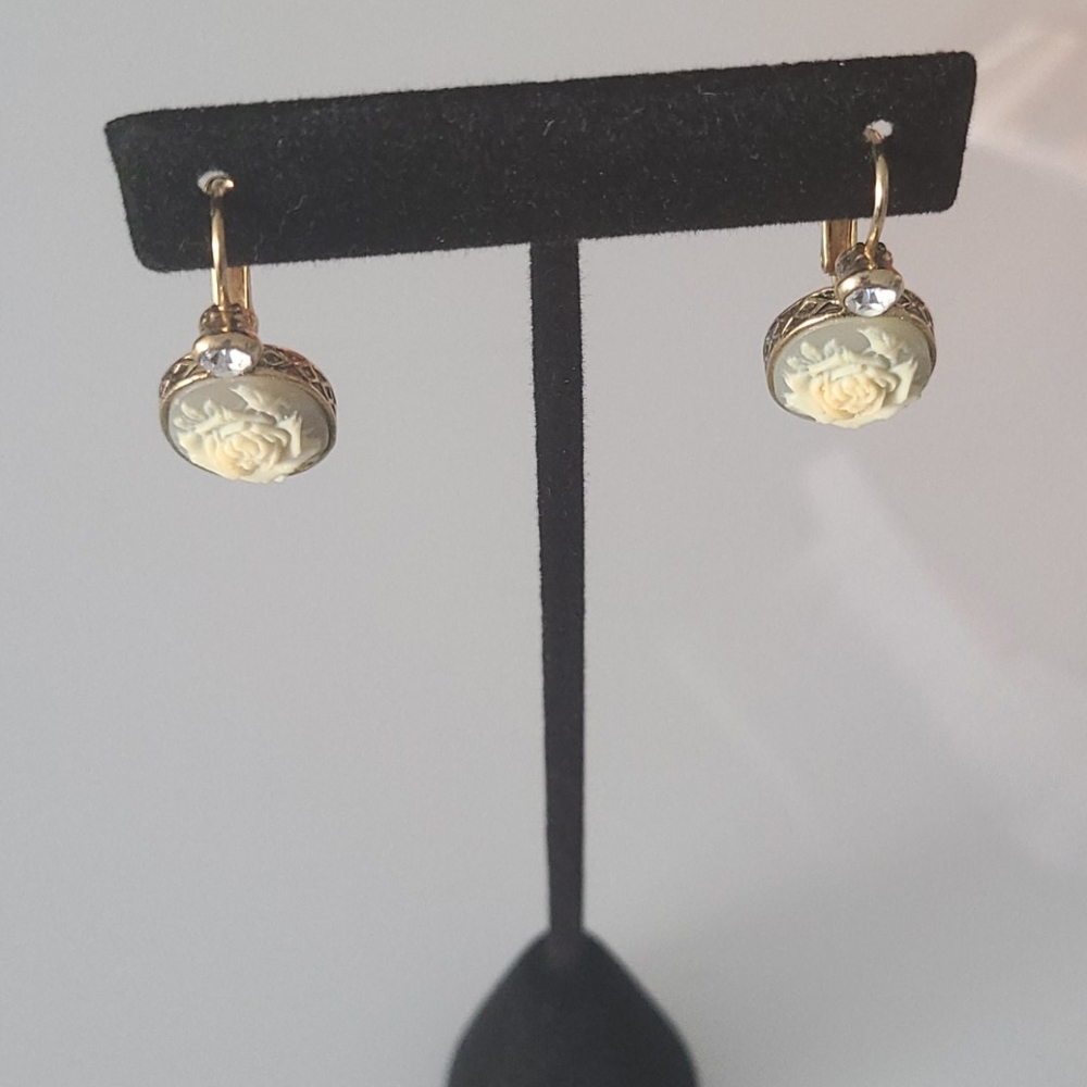 Vintage avon cameo Drop Oval Pierced earrings